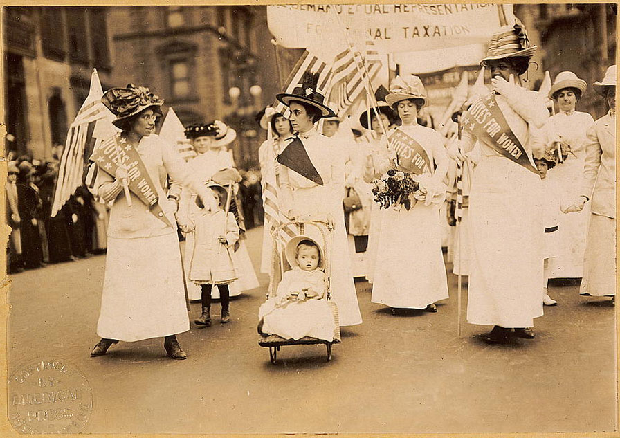 1912. Suffrage parade in New York City, May 6.jpg