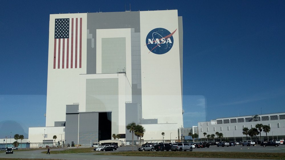 1920px-Kennedy_Space_Center_VAB.jpg