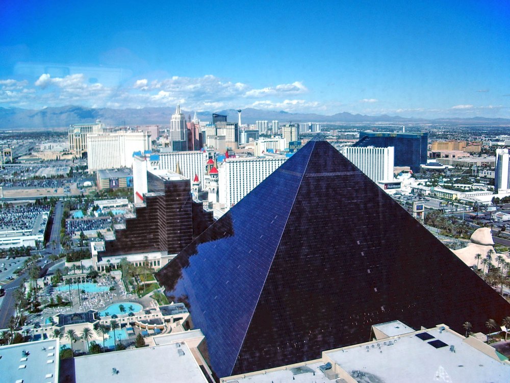 1993. Luxor Las Vegas.jpg
