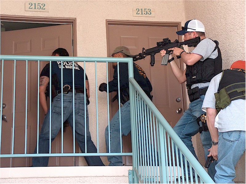 2006. U.S. Marshal Multi-Agency Team Knock and Announce during operation FALCON II (April).jpg