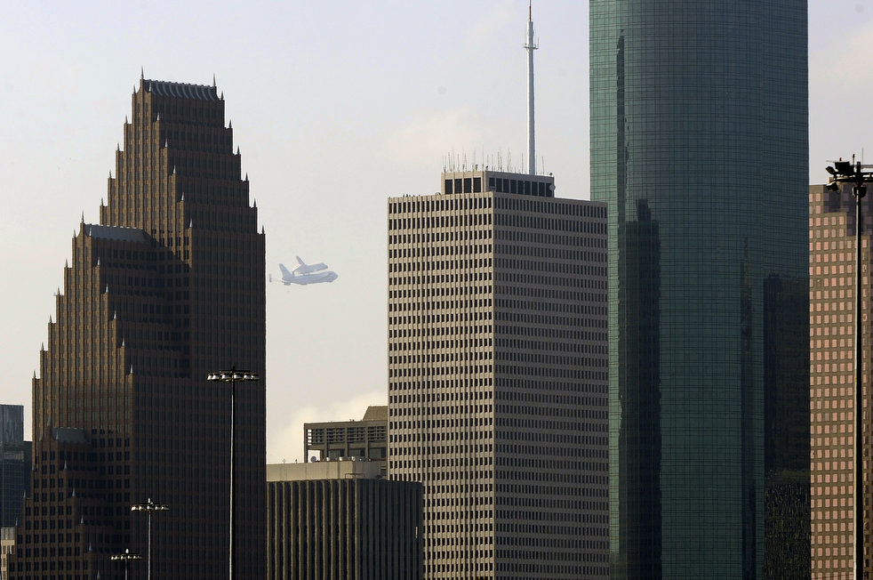 Индевор над Хьюстоном.jpg